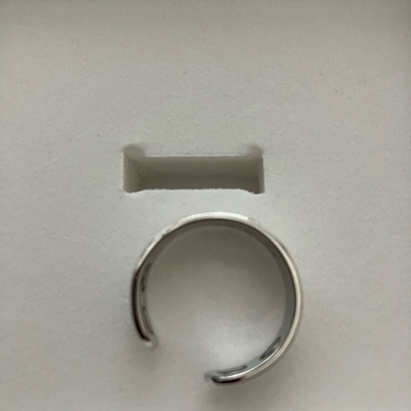 Calmi Ring - Picture 2 of 8